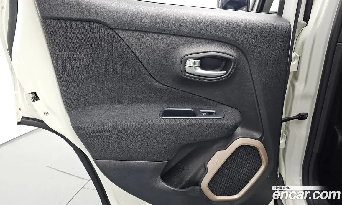 Jeep Renegade 2016 2.0 автомат (гидро), фото 14 Jeep Renegade 2016 2.0 автомат (гидро), фото 14
