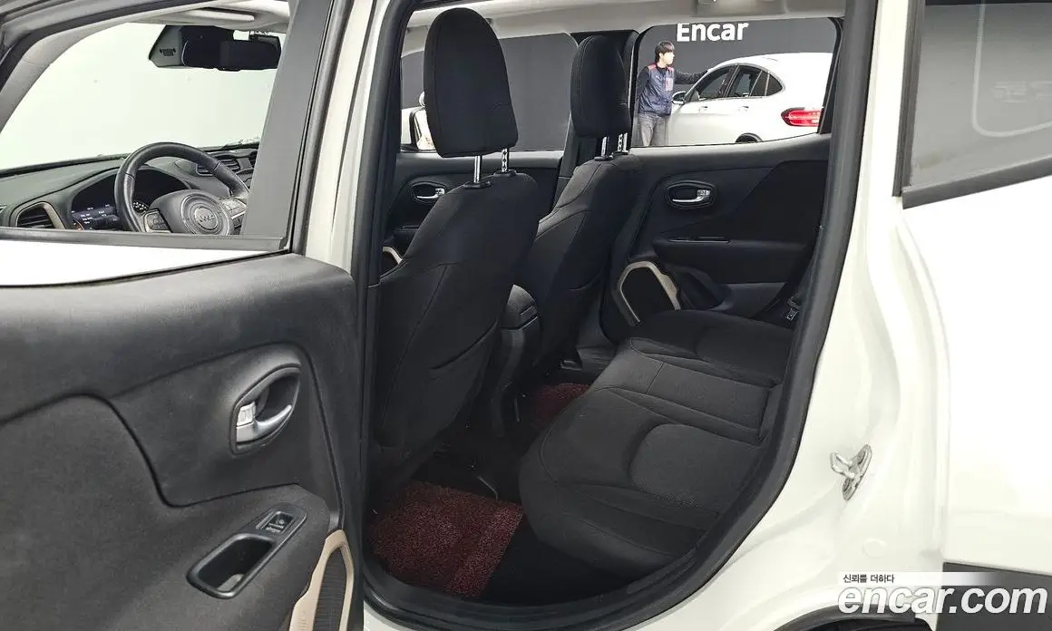 Jeep Renegade 2016 2.0 автомат (гидро), фото 17 Jeep Renegade 2016 2.0 автомат (гидро), фото 17