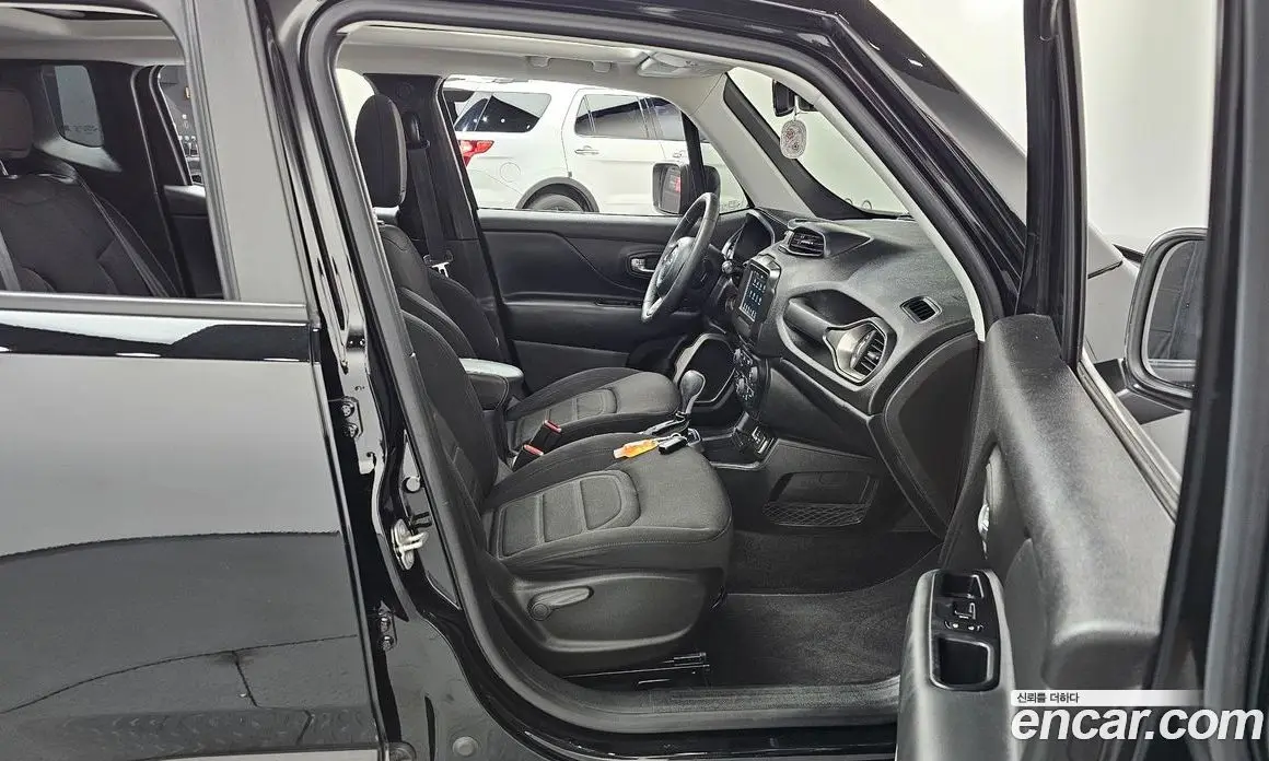 Jeep Renegade 2022 1.3 автомат (гидро), фото 16 Jeep Renegade 2022 1.3 автомат (гидро), фото 16