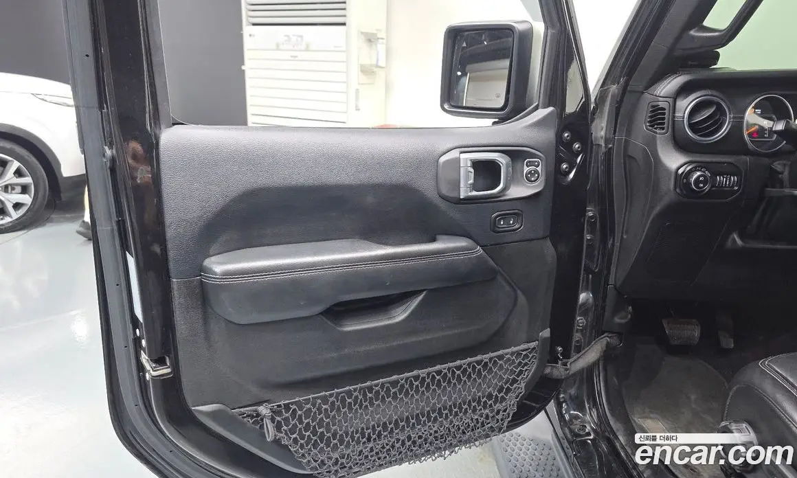 Jeep Wrangler 2018 2.0 автомат (гидро), фото 14 Jeep Wrangler 2018 2.0 автомат (гидро), фото 14