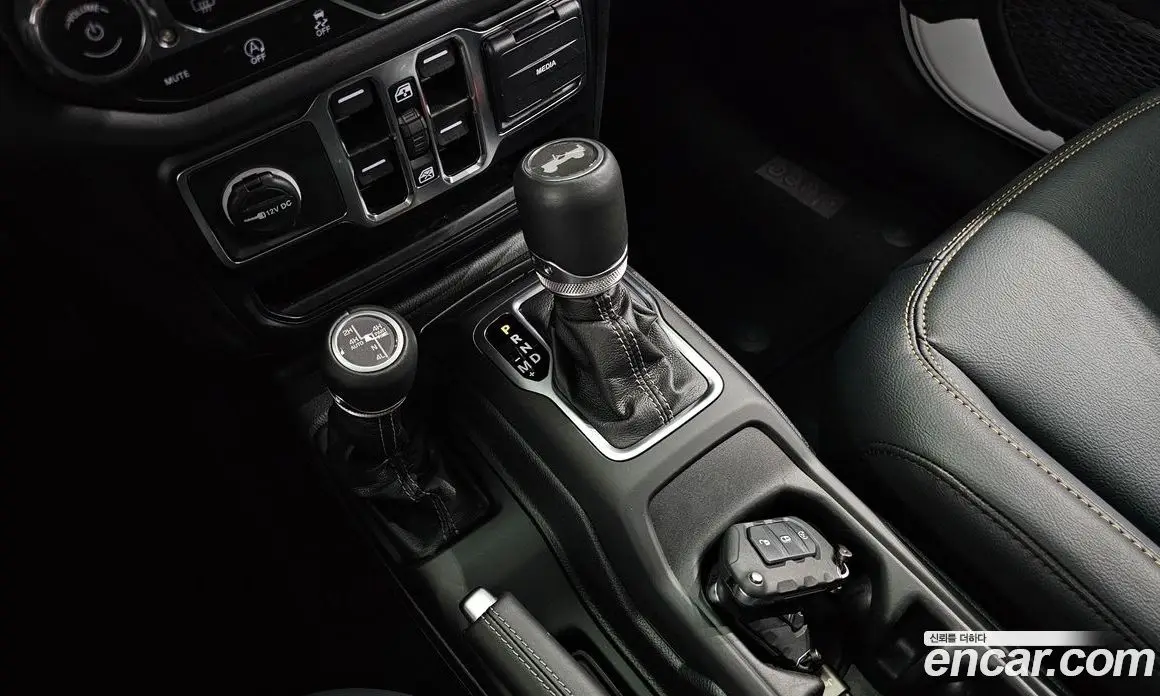 Jeep Wrangler 2024 2.0 автомат (гидро), фото 11