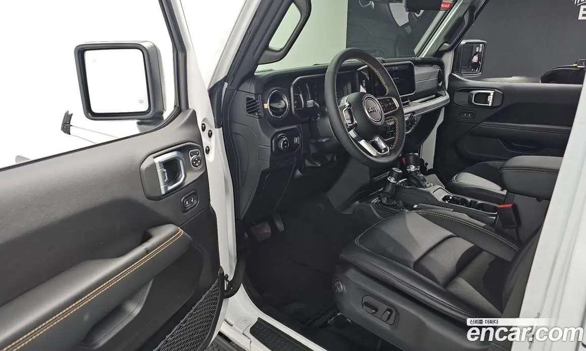 Jeep Wrangler 2024 2.0 автомат (гидро), фото 16