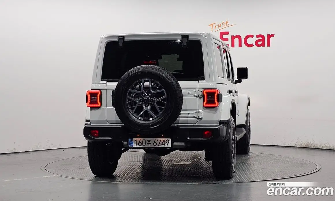 Jeep Wrangler 2024 2.0 автомат (гидро), фото 3