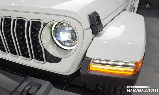 Jeep Wrangler 2024 2.0 автомат (гидро), миниатюра 7
