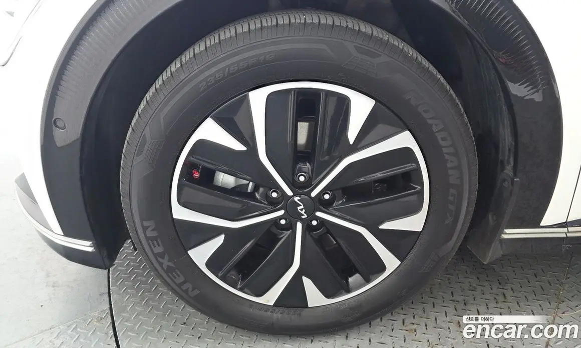Kia EV6 2023 0.1 автомат (гидро), фото 5 Kia EV6 2023 0.1 автомат (гидро), фото 5