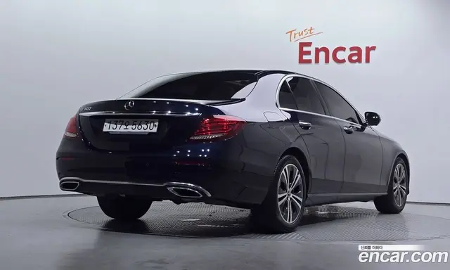 Mercedes-Benz E-Class 2020 2.0 автомат (гидро), миниатюра 2