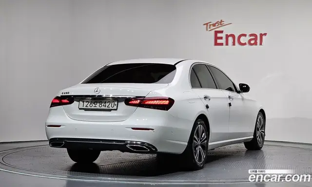 Mercedes-Benz E-Class 2021 2.0 автомат (гидро), миниатюра 2