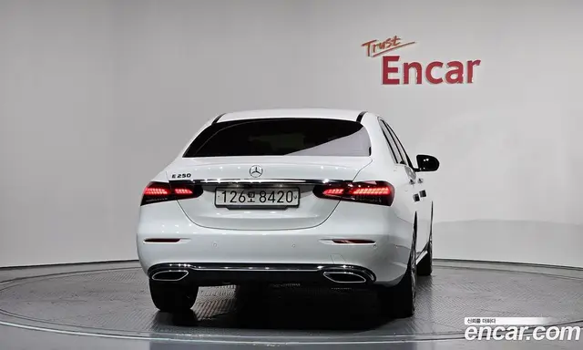 Mercedes-Benz E-Class 2021 2.0 автомат (гидро), миниатюра 4