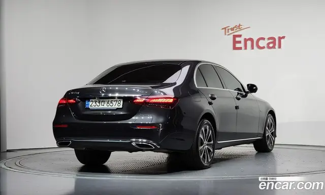 Mercedes-Benz E-Class 2021 2.0 автомат (гидро), миниатюра 2