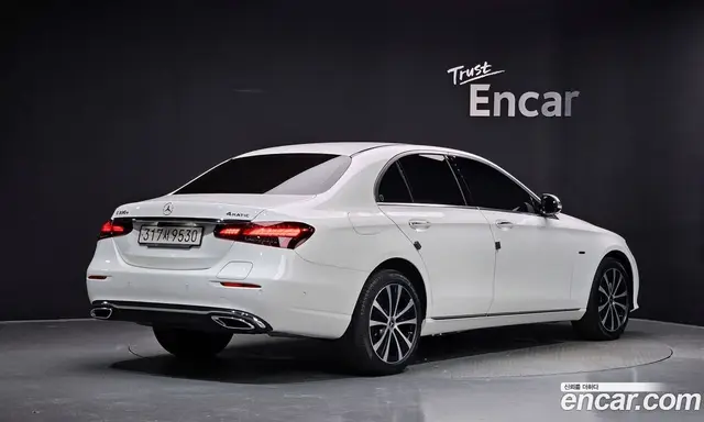 Mercedes-Benz E-Class 2021 2.0 автомат (гидро), миниатюра 2