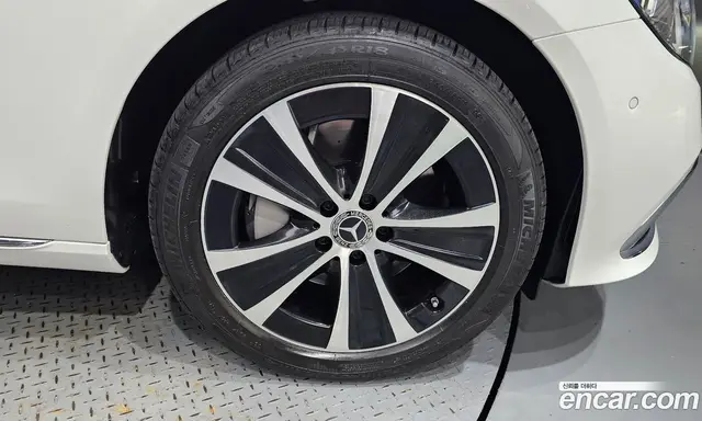 Mercedes-Benz E-Class 2021 2.0 автомат (гидро), миниатюра 5