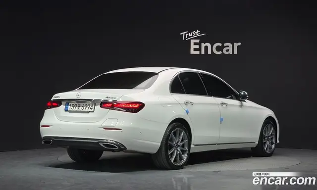 Mercedes-Benz E-Class 2022 2.0 автомат (гидро), миниатюра 2