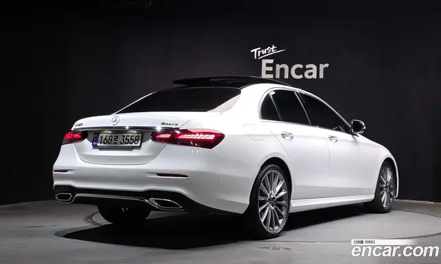 Mercedes-Benz E-Class 2022 2.0 автомат (гидро), миниатюра 2