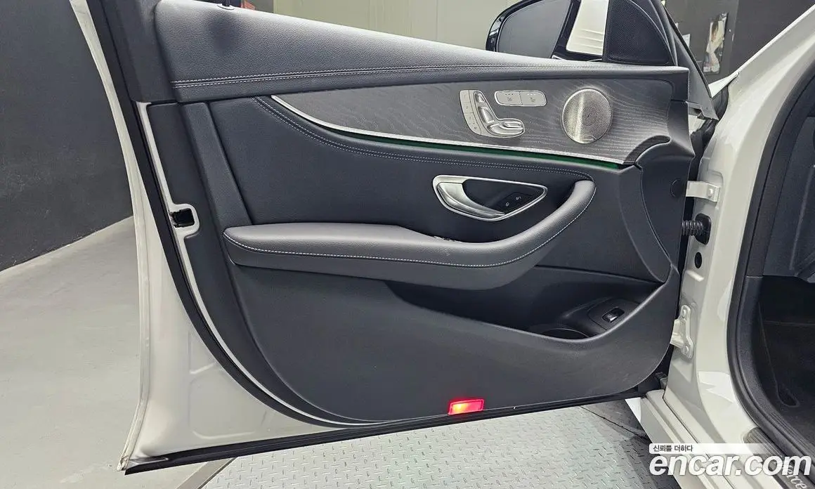 Mercedes-Benz E-Class 2022 2.0 автомат (гидро), фото 14