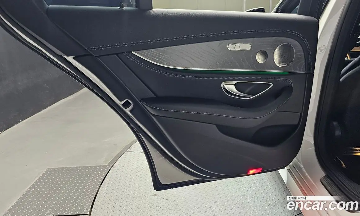 Mercedes-Benz E-Class 2022 2.0 автомат (гидро), фото 15