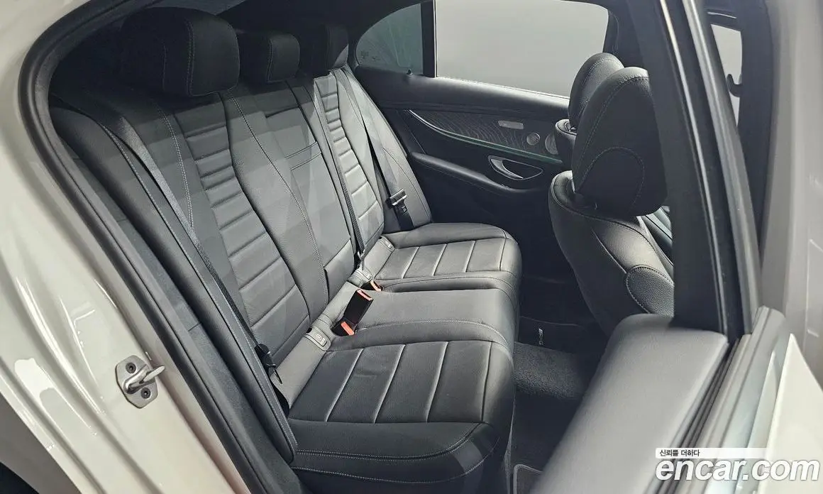 Mercedes-Benz E-Class 2022 2.0 автомат (гидро), фото 17