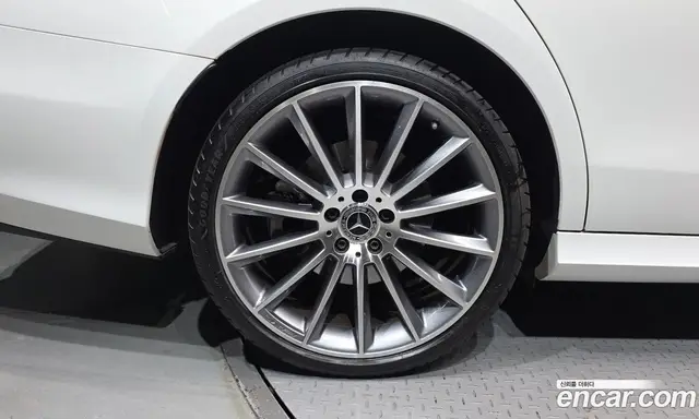 Mercedes-Benz E-Class 2022 2.0 автомат (гидро), миниатюра 5