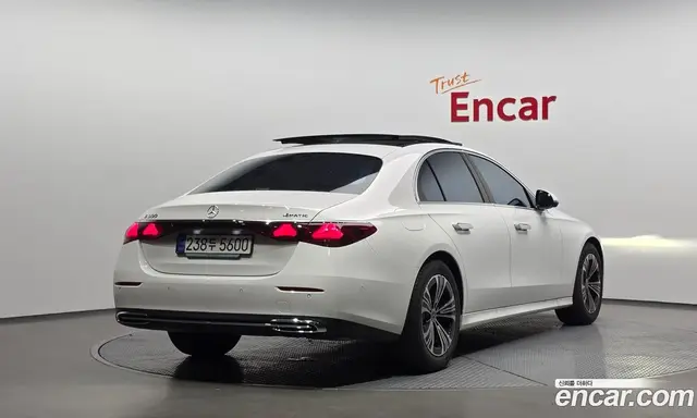 Mercedes-Benz E-Class 2025 2.0 автомат (гидро), миниатюра 2