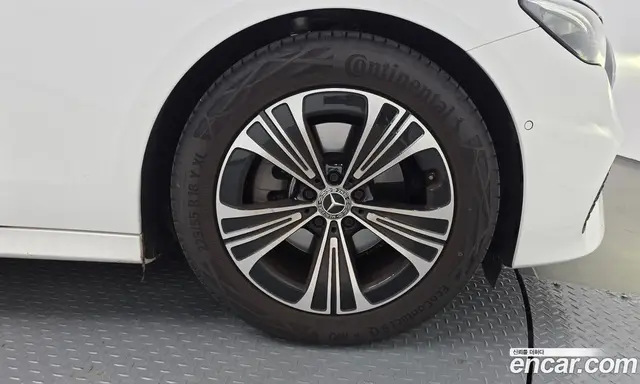 Mercedes-Benz E-Class 2025 2.0 автомат (гидро), миниатюра 7