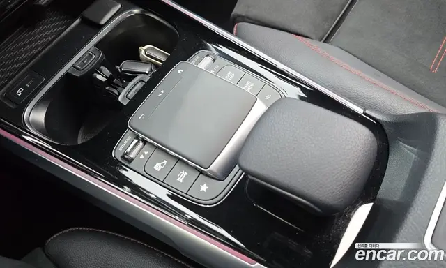 Mercedes-Benz GLB-Class 2023 2.0 автомат (гидро), миниатюра 12