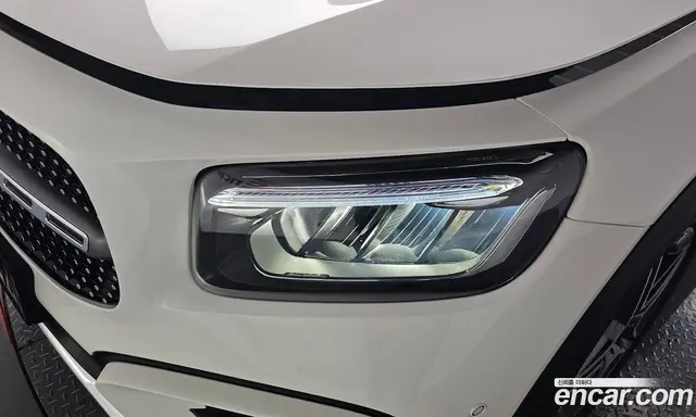 Mercedes-Benz GLB-Class 2024 2.0 автомат (гидро), миниатюра 7