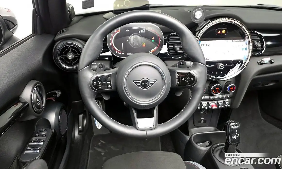 Mini Cooper Convertible 2023 2.0 автомат (гидро), фото 18 Mini Cooper Convertible 2023 2.0 автомат (гидро), фото 18