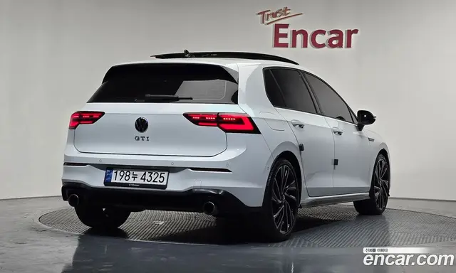 Volkswagen Golf 2024 2.0 автомат (гидро), миниатюра 2