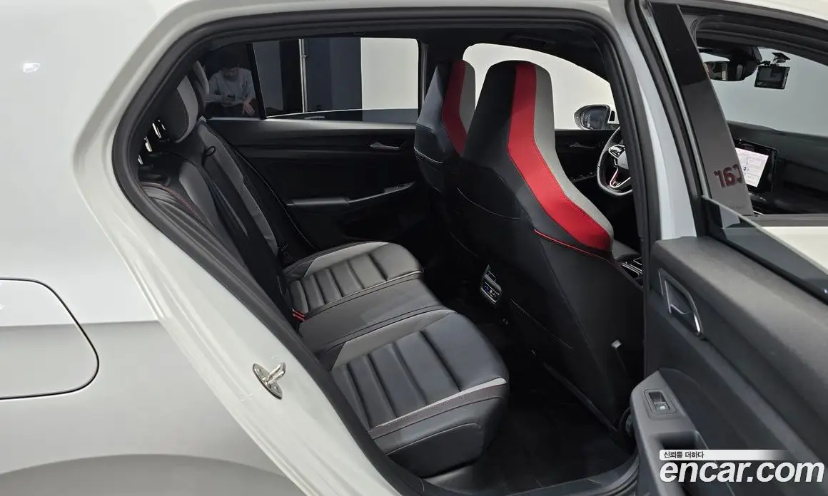 Volkswagen Golf 2024 2.0 автомат (гидро), фото 17