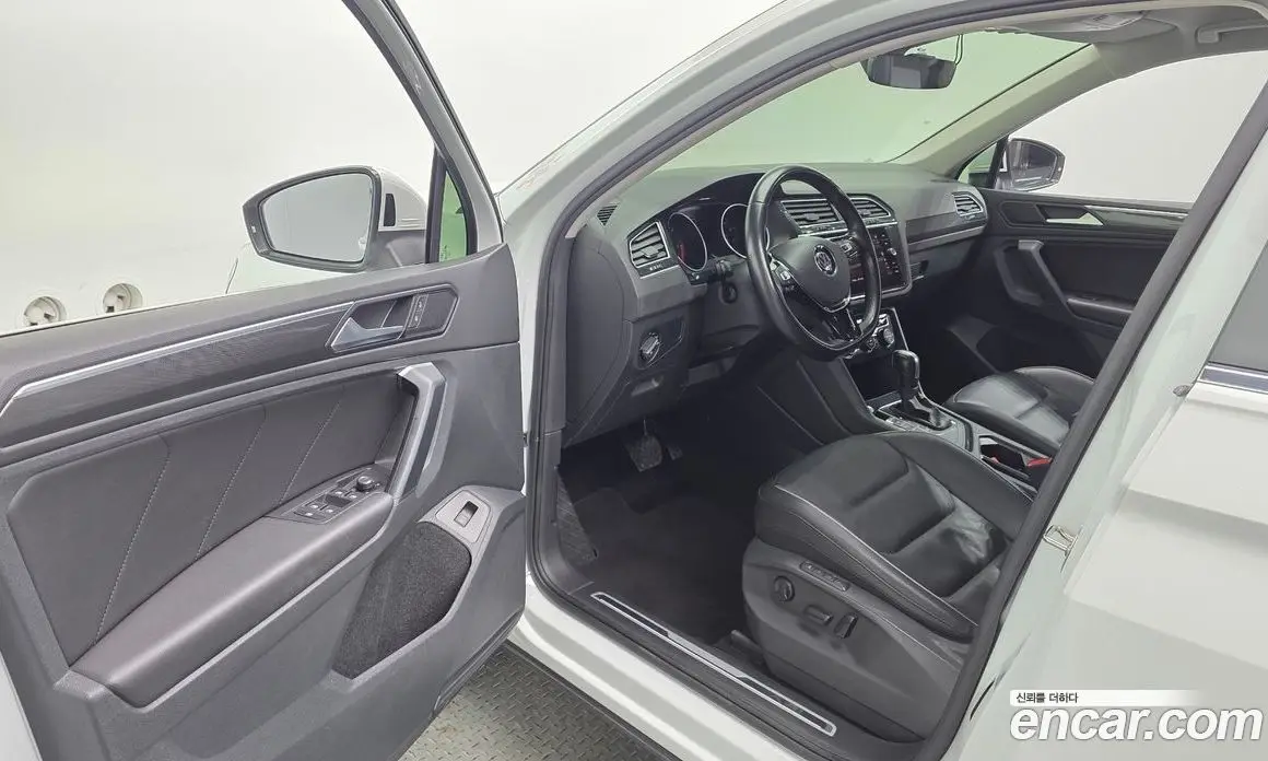 Volkswagen Tiguan 2020 2.0 автомат (гидро), фото 13