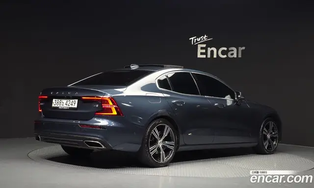 Volvo S60 2019 2.0 автомат (гидро), миниатюра 2