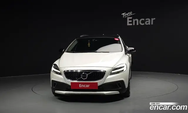 Volvo V40 2019 2.0 АКПП, миниатюра 3