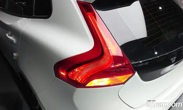 Volvo V40 2019 2.0 АКПП, миниатюра 9