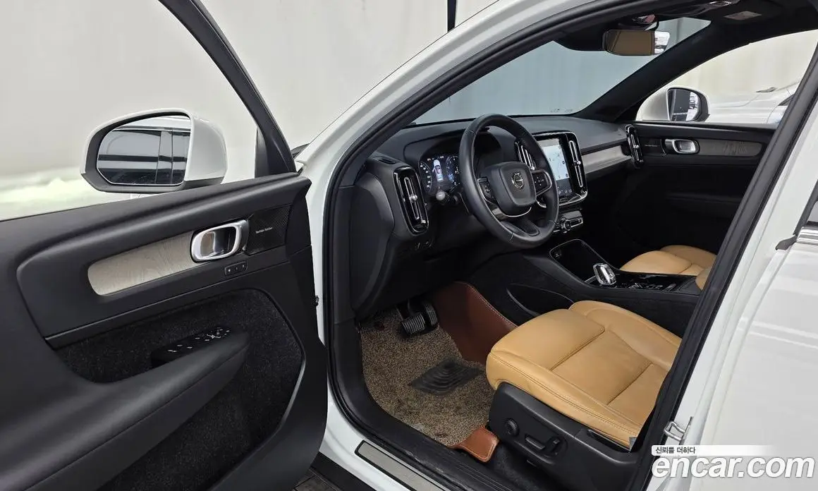 Volvo XC40 2019 2.0 автомат (гидро), фото 13