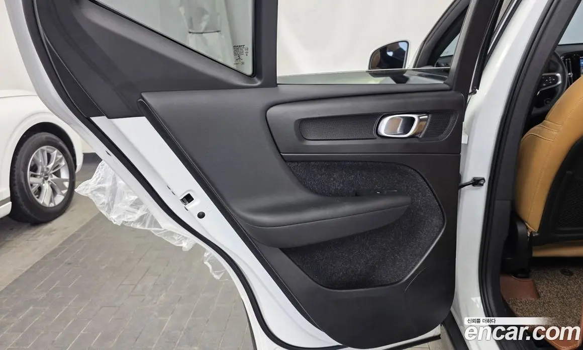 Volvo XC40 2019 2.0 автомат (гидро), фото 15