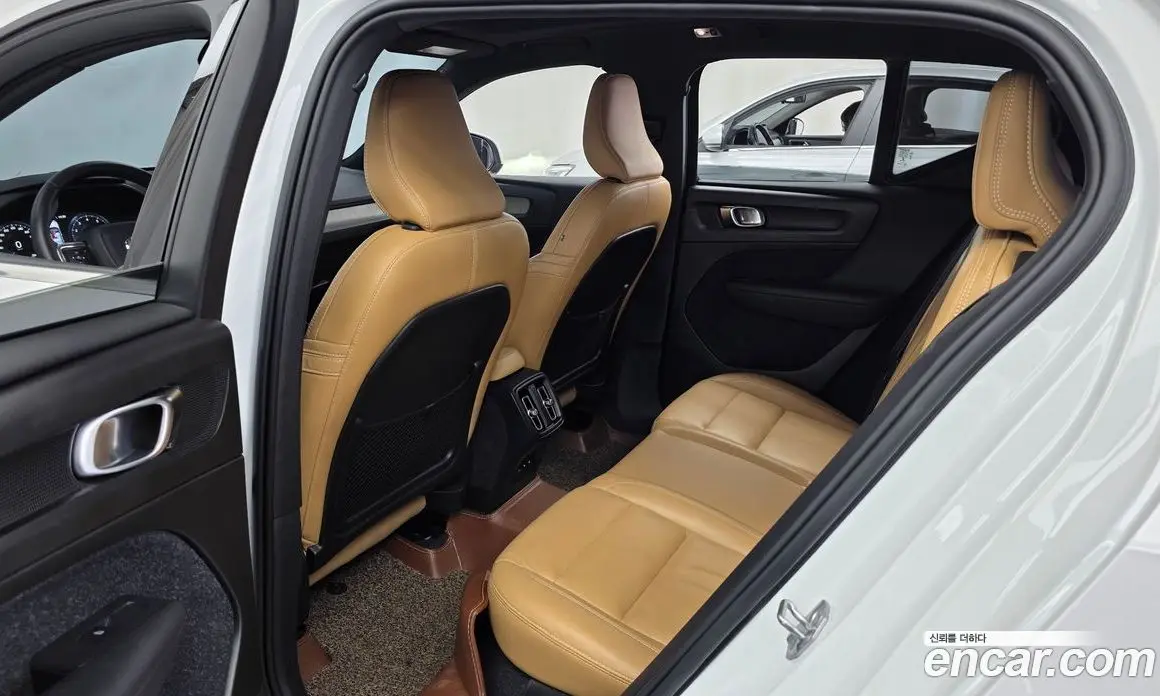 Volvo XC40 2019 2.0 автомат (гидро), фото 16