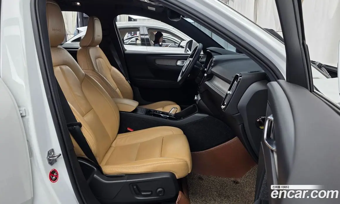 Volvo XC40 2019 2.0 автомат (гидро), фото 17