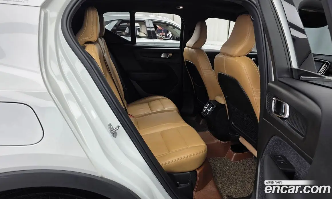Volvo XC40 2019 2.0 автомат (гидро), фото 18