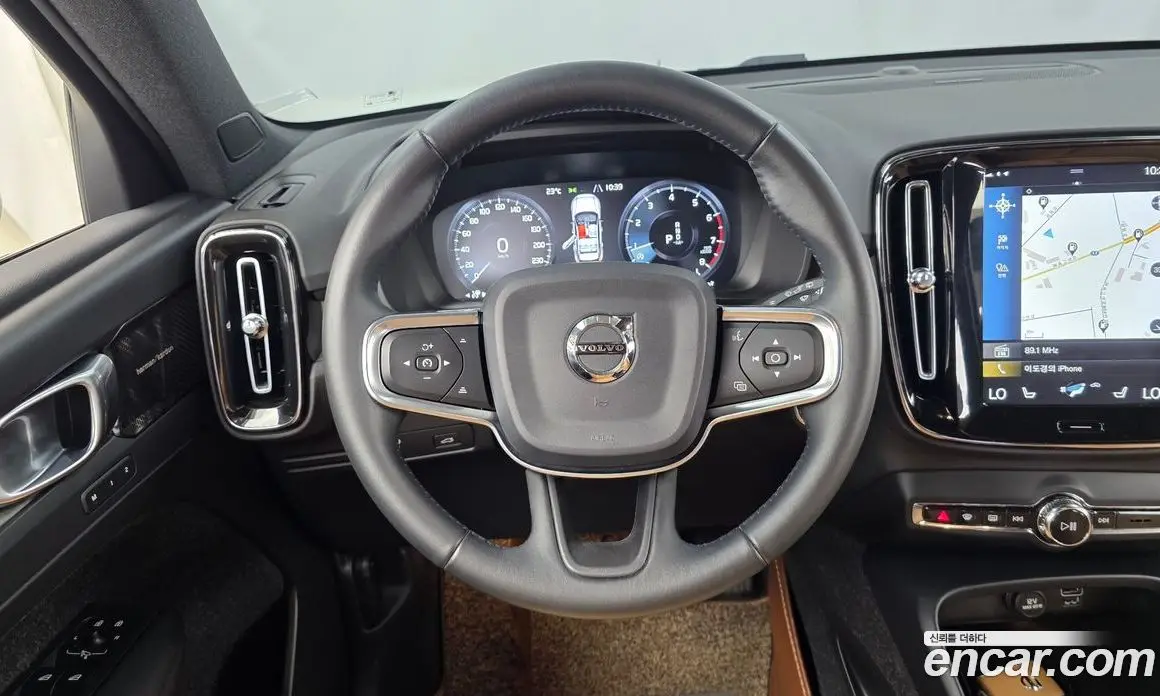 Volvo XC40 2019 2.0 автомат (гидро), фото 19