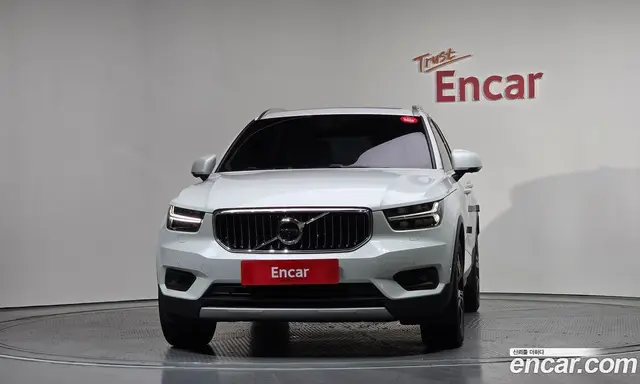 Volvo XC40 2019 2.0 автомат (гидро), миниатюра 3