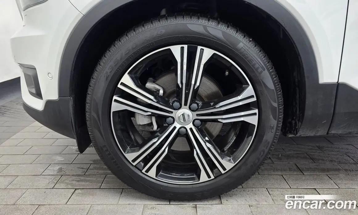Volvo XC40 2019 2.0 автомат (гидро), фото 5