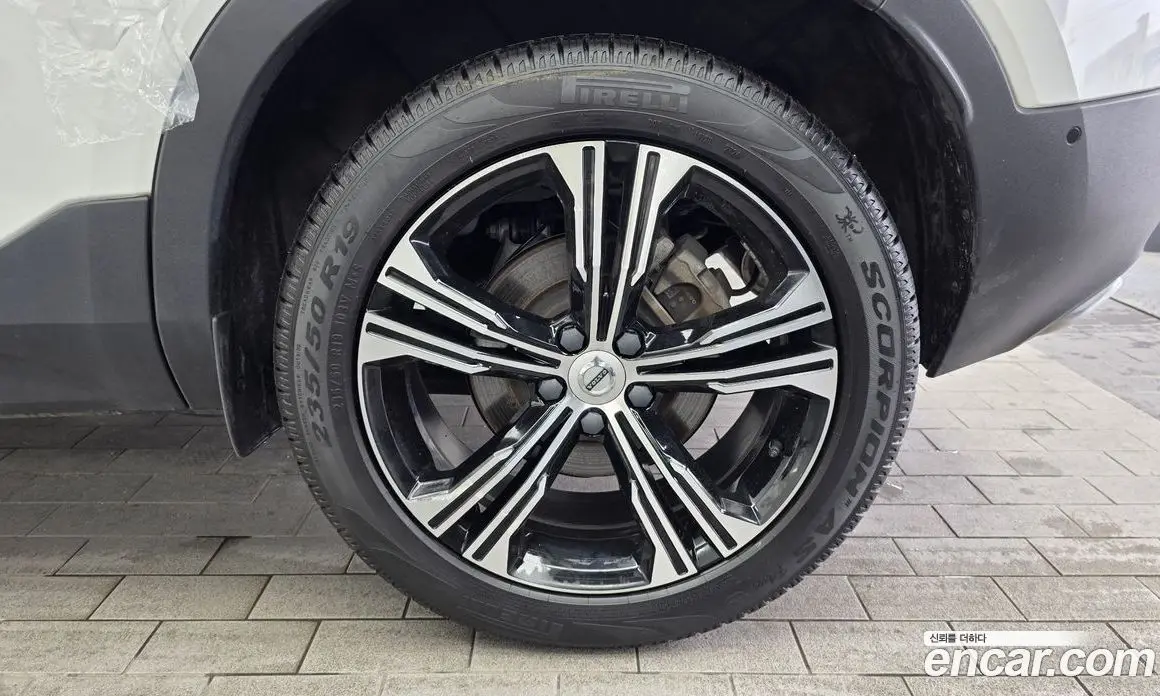 Volvo XC40 2019 2.0 автомат (гидро), фото 7