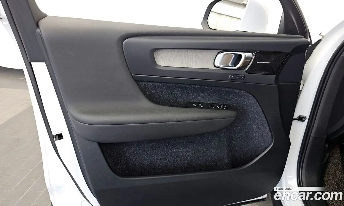 Volvo XC40 2020 2.0 автомат (гидро), фото 14 Volvo XC40 2020 2.0 автомат (гидро), фото 14