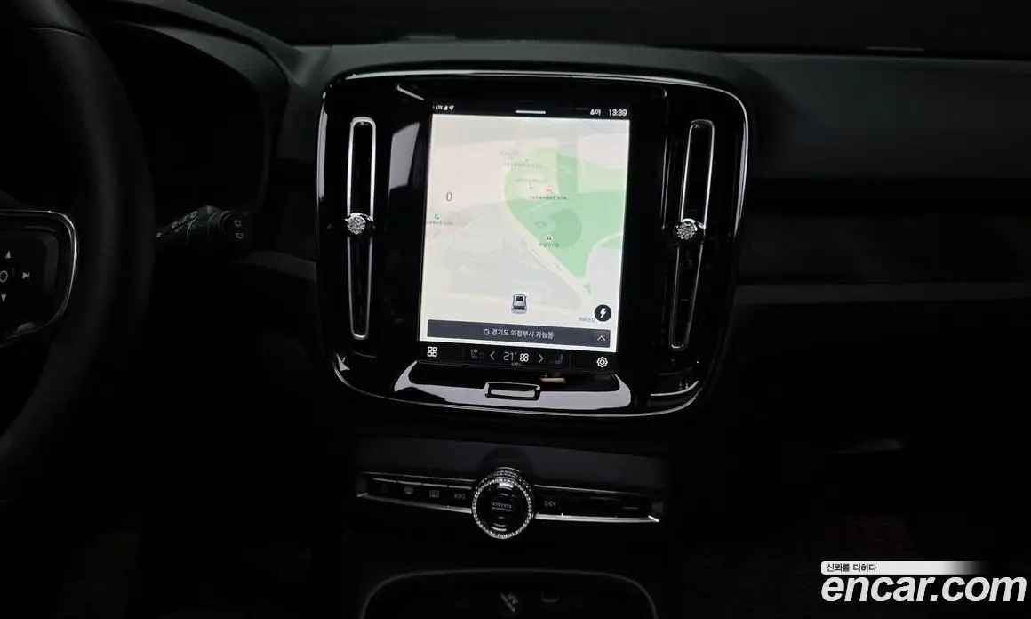 Volvo XC40 2024 0.2 автомат (гидро), фото 19