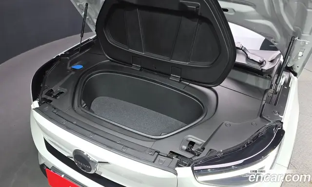 Volvo XC40 2024 0.2 автомат (гидро), миниатюра 5