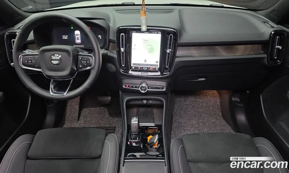 Volvo XC40 2024 0.2 автомат (гидро), фото 9