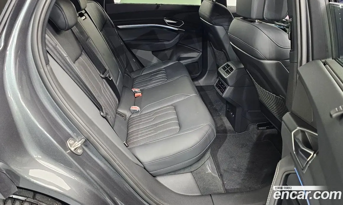 Audi SQ8 e-tron 2024 0.3 автомат (гидро), фото 16