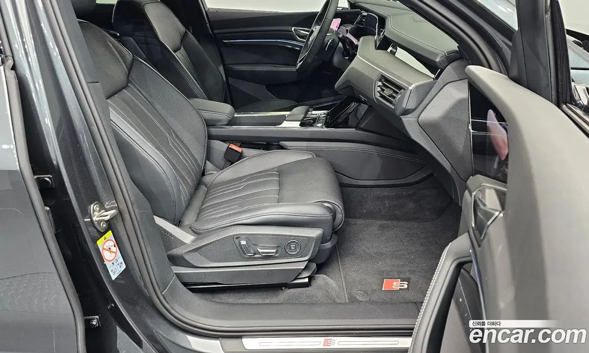 Audi SQ8 e-tron 2024 0.3 автомат (гидро), фото 17