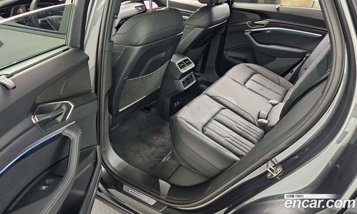 Audi SQ8 e-tron 2024 0.3 автомат (гидро), фото 18