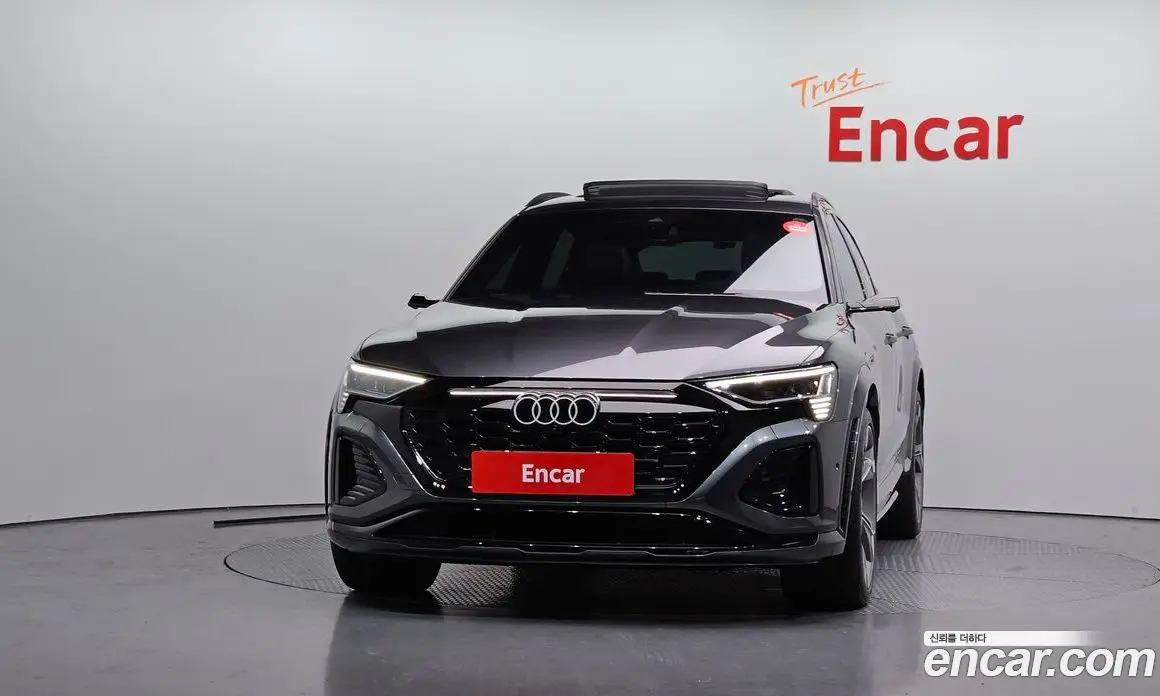 Audi SQ8 e-tron 2024 0.3 автомат (гидро), фото 3