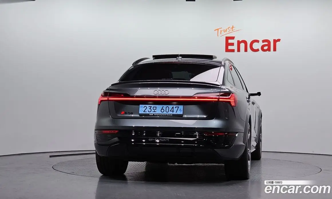 Audi SQ8 e-tron 2024 0.3 автомат (гидро), фото 4